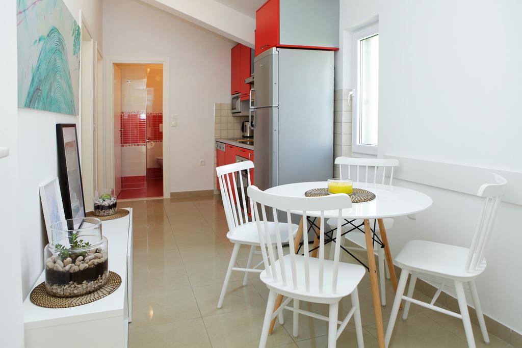 Apartments Diana Bol Bagian luar foto