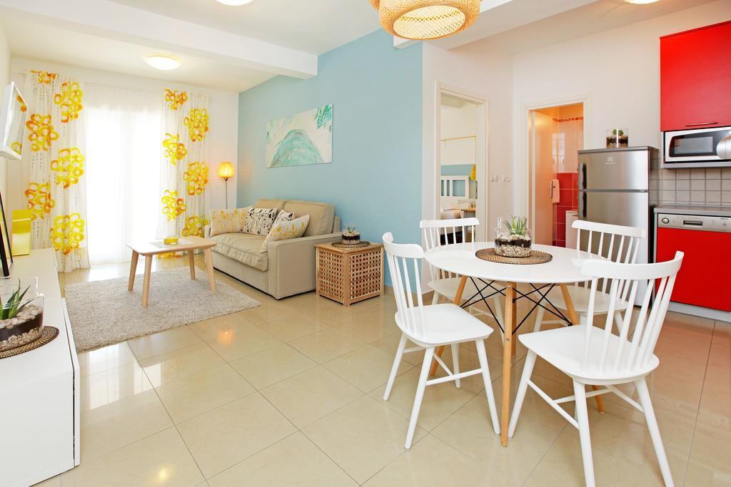 Apartments Diana Bol Bagian luar foto